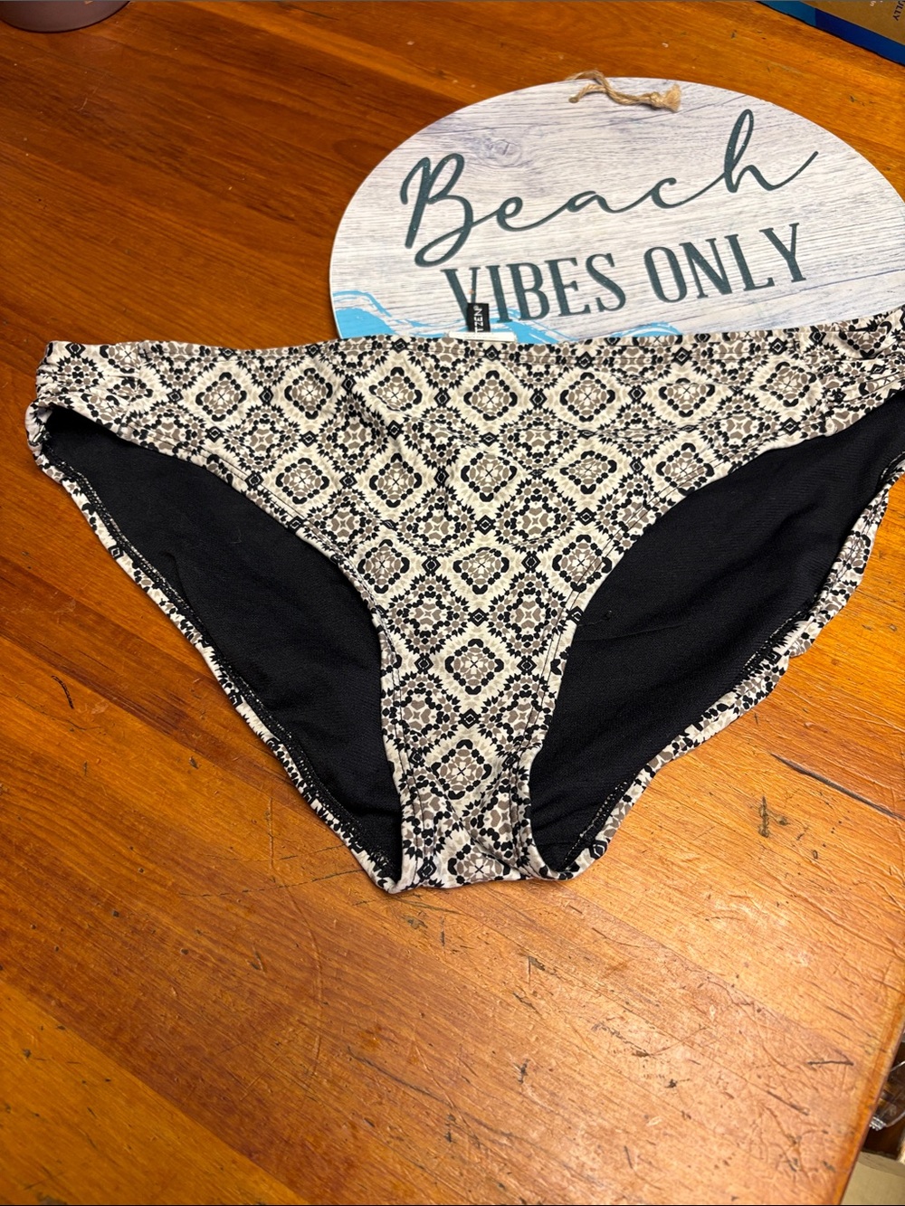Jantzen Black and Cream Geometric Bikini Bottoms